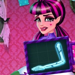 Draculaura Arm Surgery